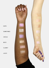 Load image into Gallery viewer, AOA Velour Mousse Highlighter - Toxic
