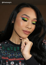 Load image into Gallery viewer, a2o 25-Color Eyeshadow Palette - Self Made

